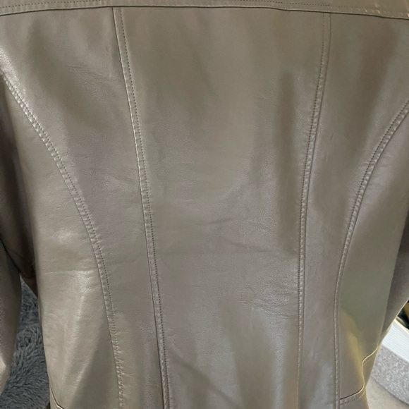 Let’s Jump into Fall! Light weight Faux Leather Moto jacket - Picture 4 of 7